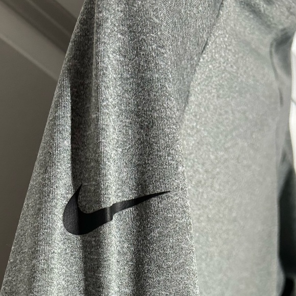 Nike Pro Dri-FIT Heather Gray Top - Picture 4 of 6
